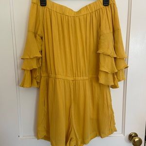 NWT lulu’s mustard romper